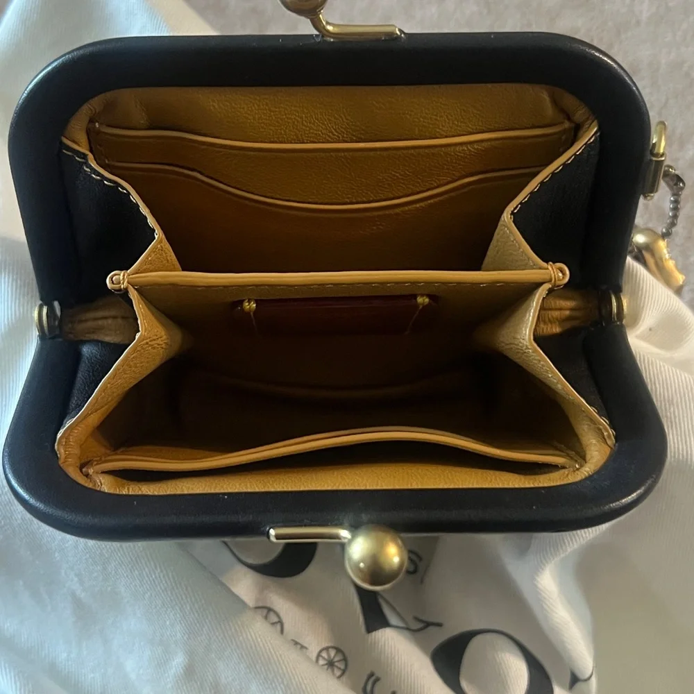 Kiss lock Coin Case - Picture 4 of 9